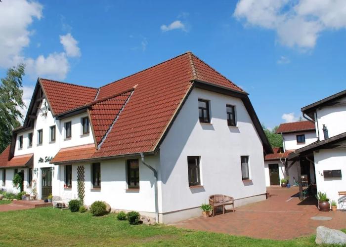 Idyllische Wohnung mit Pool in Mecklenburg