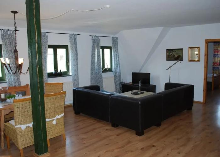 Geraeumige Wohnung in Dargun mit Pool