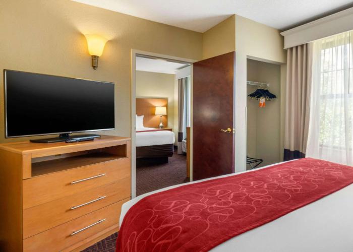 Comfort Suites Hanes Mall