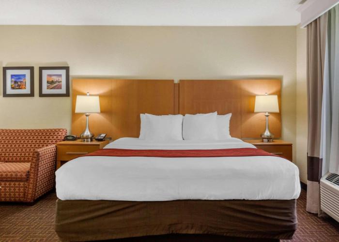 Comfort Suites Hanes Mall