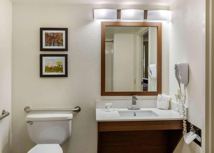 Comfort Suites Hanes Mall