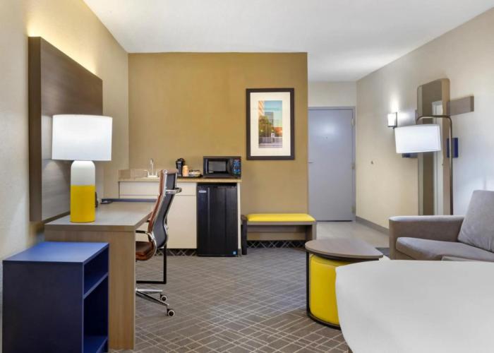 Comfort Suites Hanes Mall