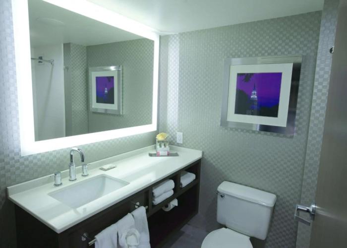 DoubleTree by Hilton Winston Salem - University