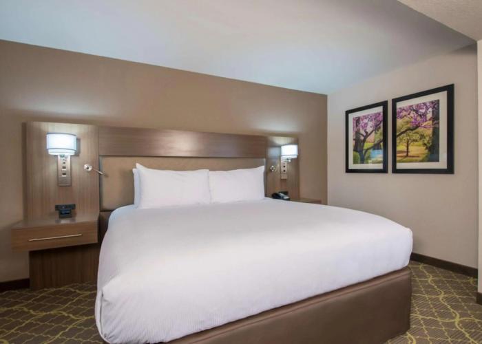 DoubleTree by Hilton Winston Salem - University