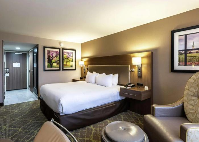 DoubleTree by Hilton Winston Salem - University