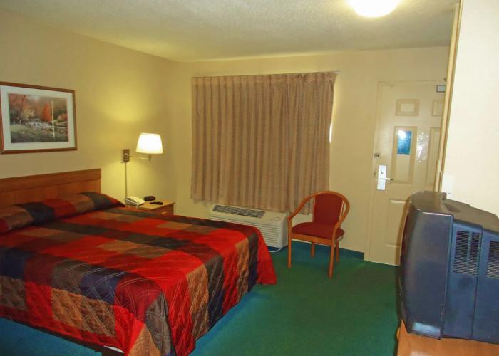 HomeTowne Studios by Red Roof Winston-Salem - University Pkwy