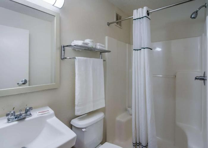 HomeTowne Studios by Red Roof Winston-Salem - University Pkwy