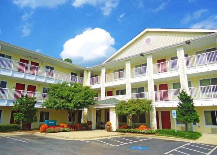 HomeTowne Studios by Red Roof Winston-Salem - University Pkwy