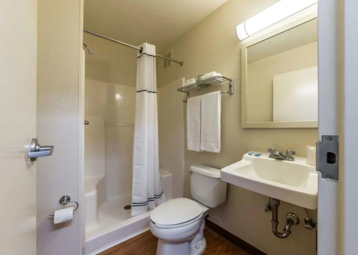 HomeTowne Studios by Red Roof Winston-Salem - University Pkwy