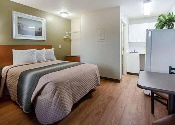 HomeTowne Studios by Red Roof Winston-Salem - University Pkwy