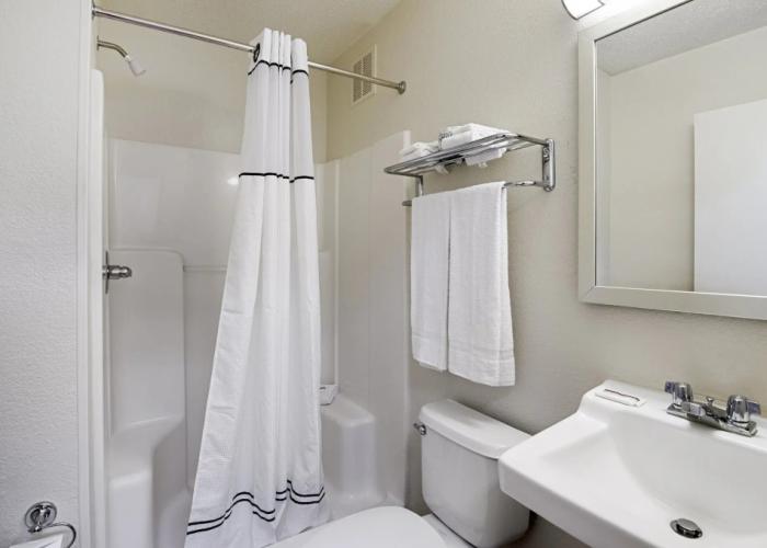 HomeTowne Studios by Red Roof Winston-Salem - University Pkwy