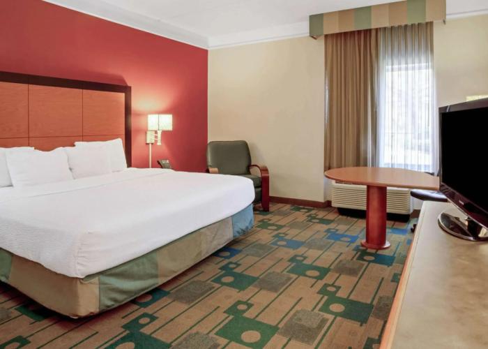 La Quinta Inn & Suites by Wyndham Winston-Salem