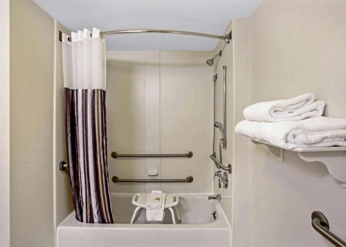 La Quinta Inn & Suites by Wyndham Winston-Salem