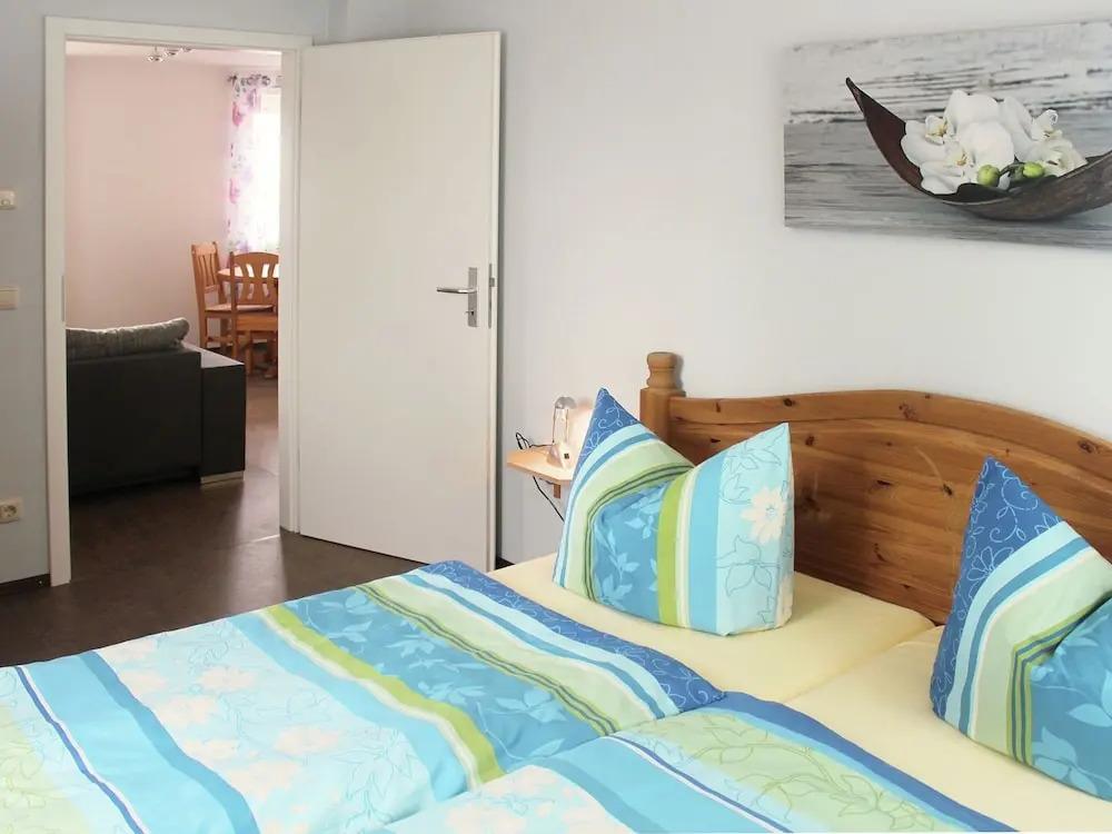 Apartment in Weibig With Garden