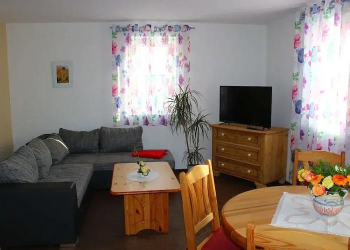 Apartment in Weibig With Garden