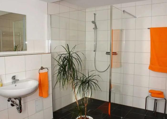 Apartment in Weibig With Garden
