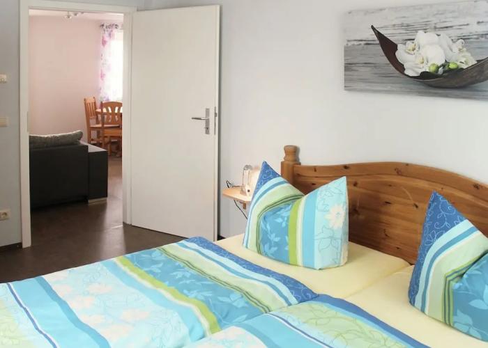 Apartment in Weibig With Garden