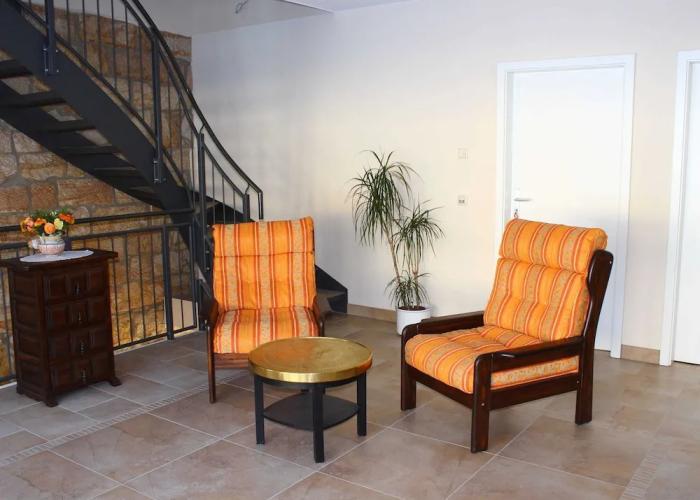 Apartment in Weibig With Garden