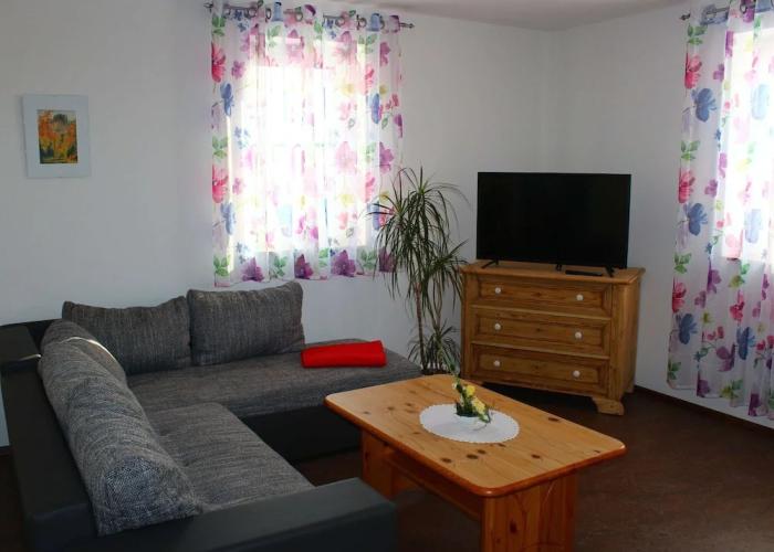 Apartment in Weibig With Garden