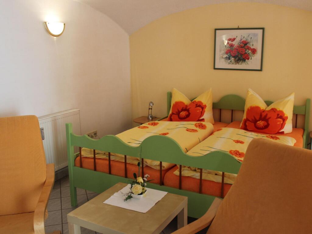 Apartment in Weibig With Garden