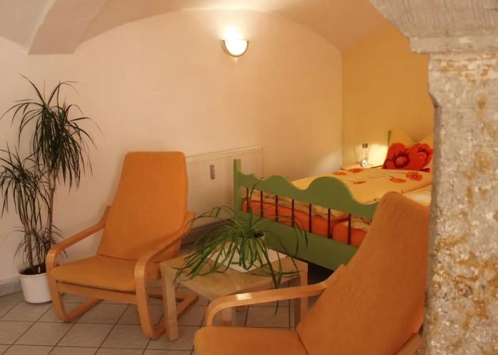 Apartment in Weibig With Garden