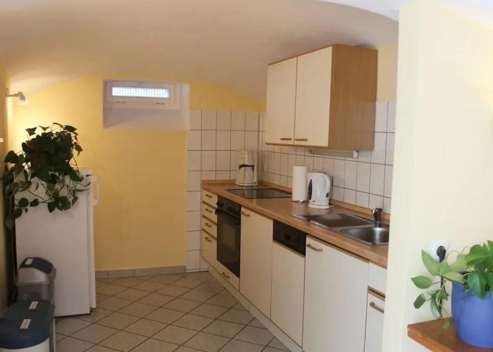 Apartment in Weibig With Garden