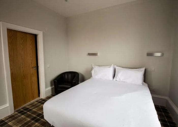Crown Court Hotel & Bar.