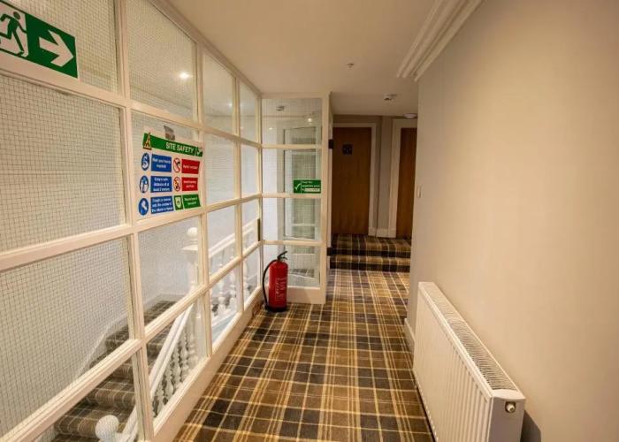 Crown Court Hotel & Bar.
