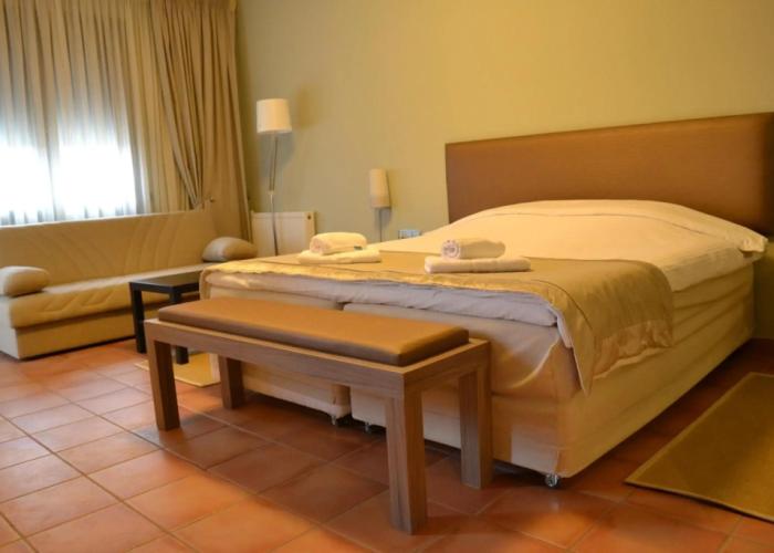 Ellopia Point Hotel