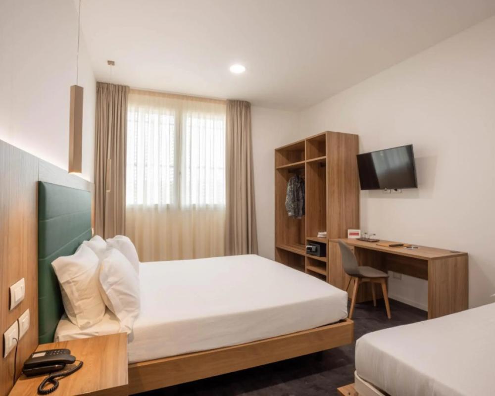 фото V Hotel