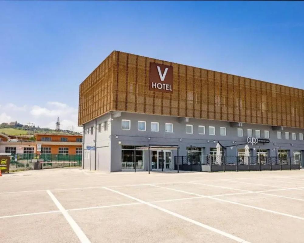 фото V Hotel