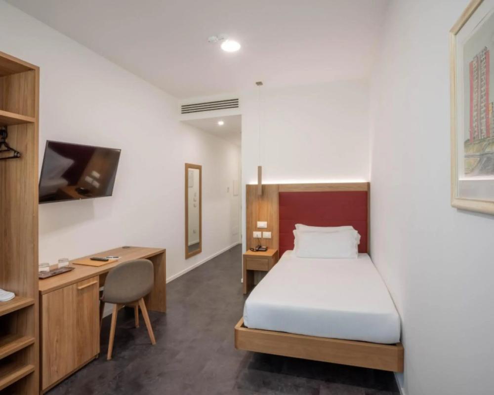 фото V Hotel