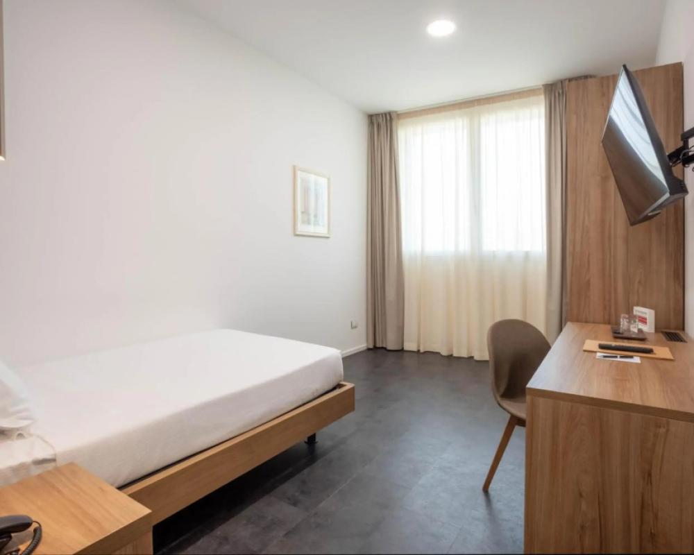 фото V Hotel