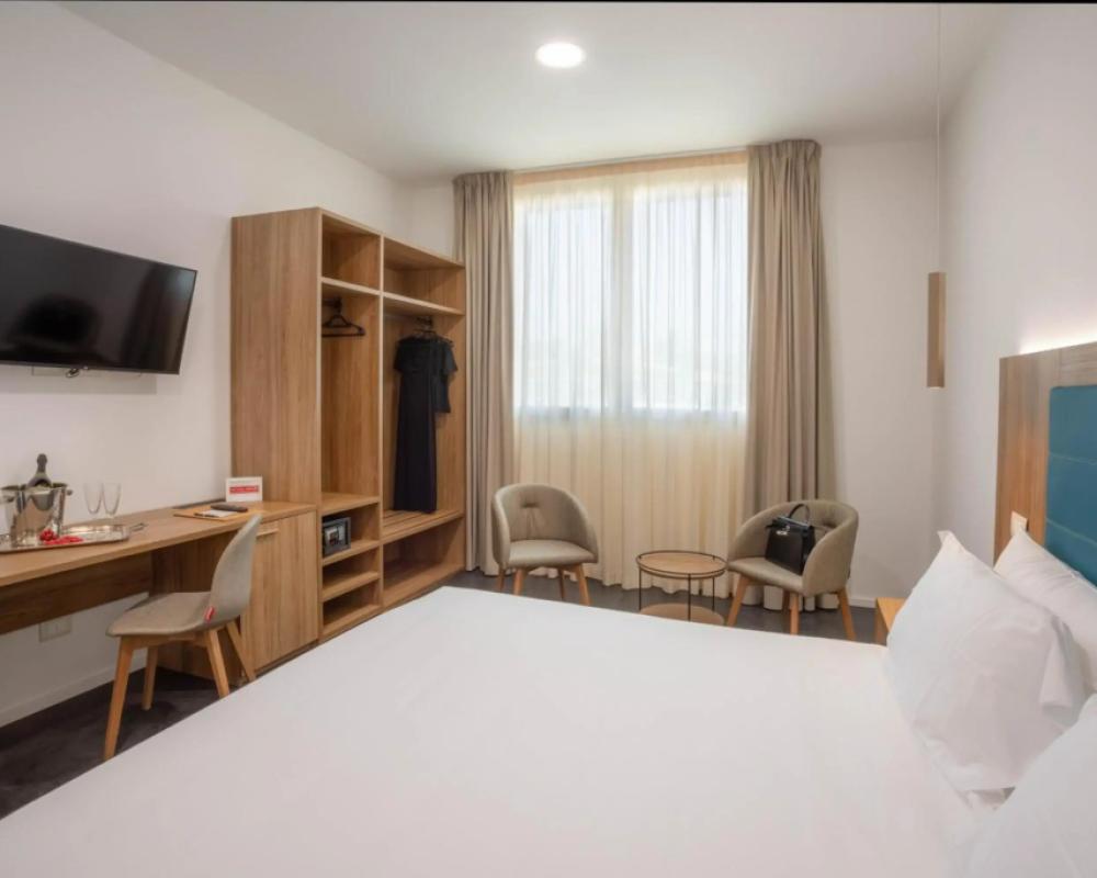 фото V Hotel