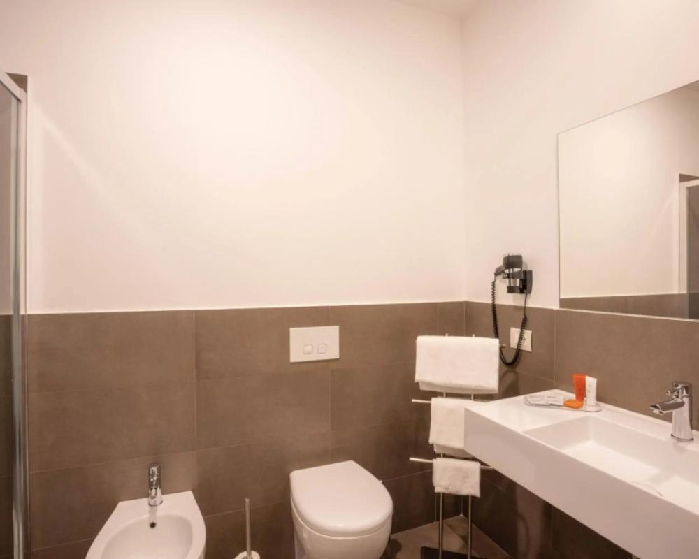 фото V Hotel