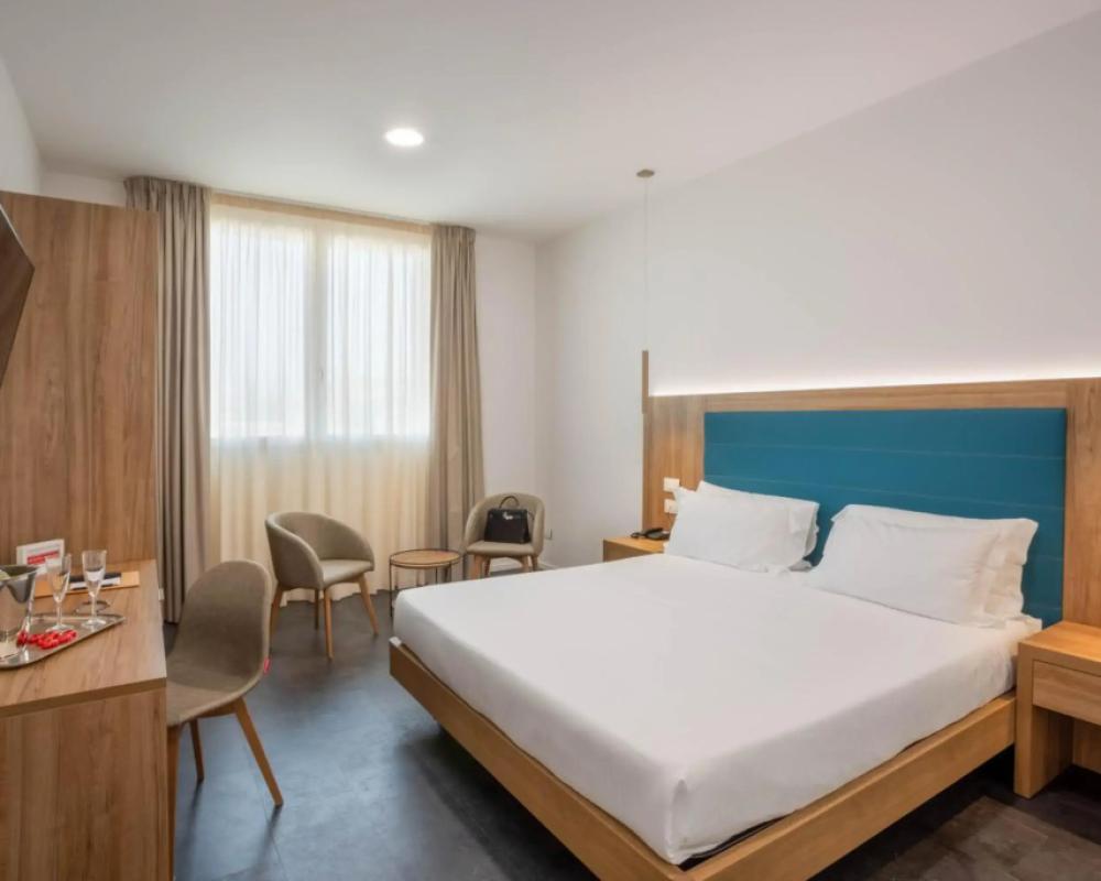 фото V Hotel