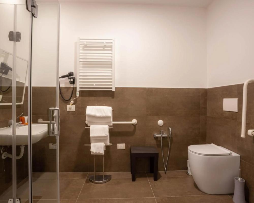 фото V Hotel