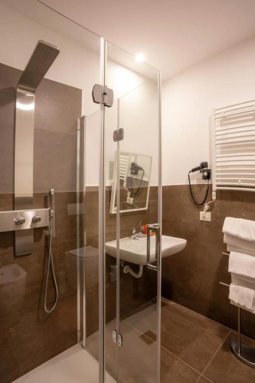 фото V Hotel