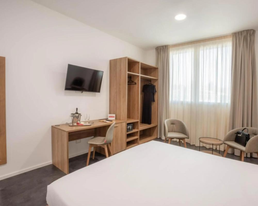 фото V Hotel