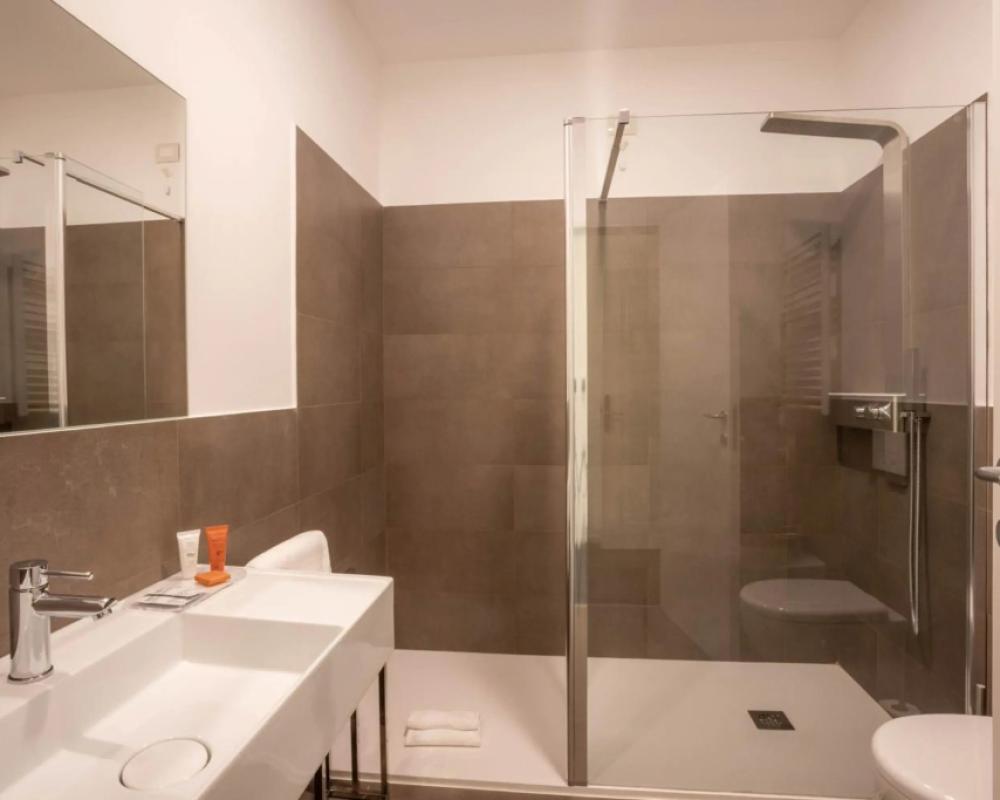 фото V Hotel