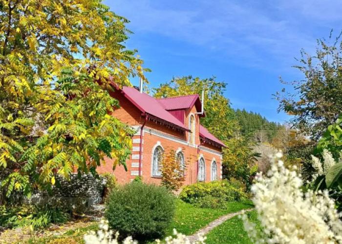 Oreshek Guest House