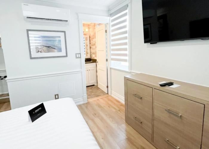 Colonial Hotel & Suites