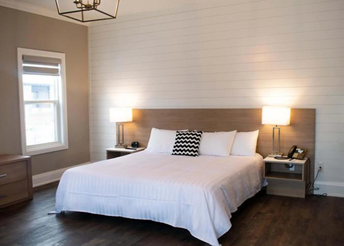 Colonial Hotel & Suites