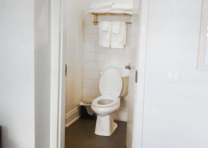 Colonial Hotel & Suites