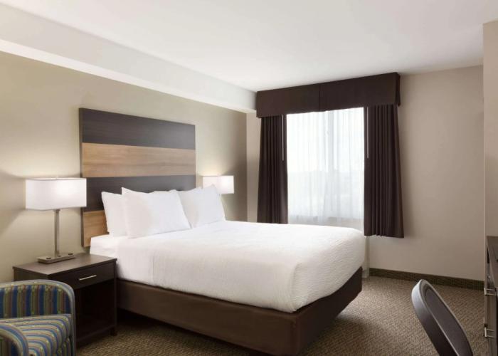 Days Inn & Suites by Wyndham Lindsay
