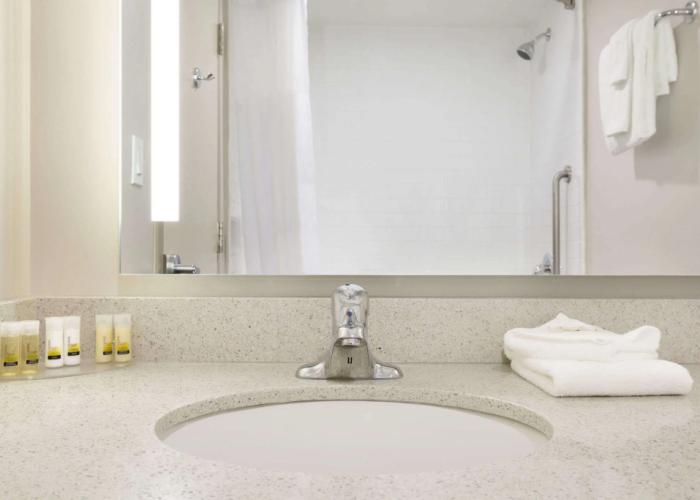 Days Inn & Suites by Wyndham Lindsay
