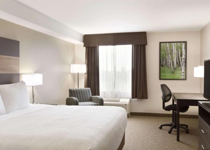 Days Inn & Suites by Wyndham Lindsay