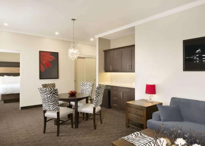 Days Inn & Suites by Wyndham Lindsay