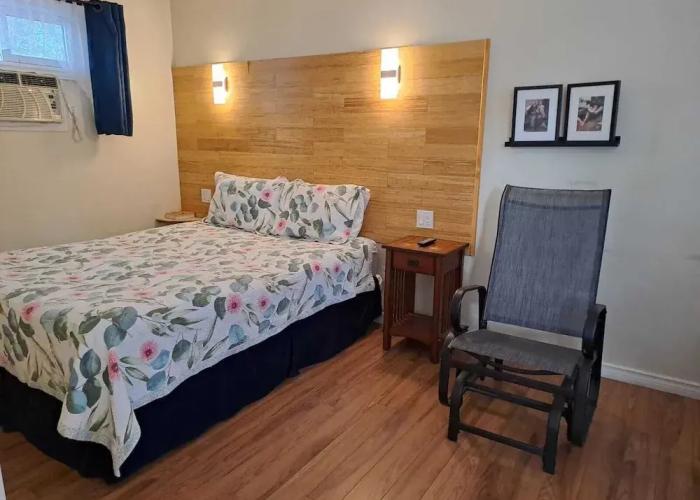 Three Islands Motel