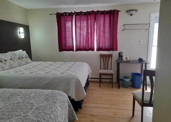 Three Islands Motel